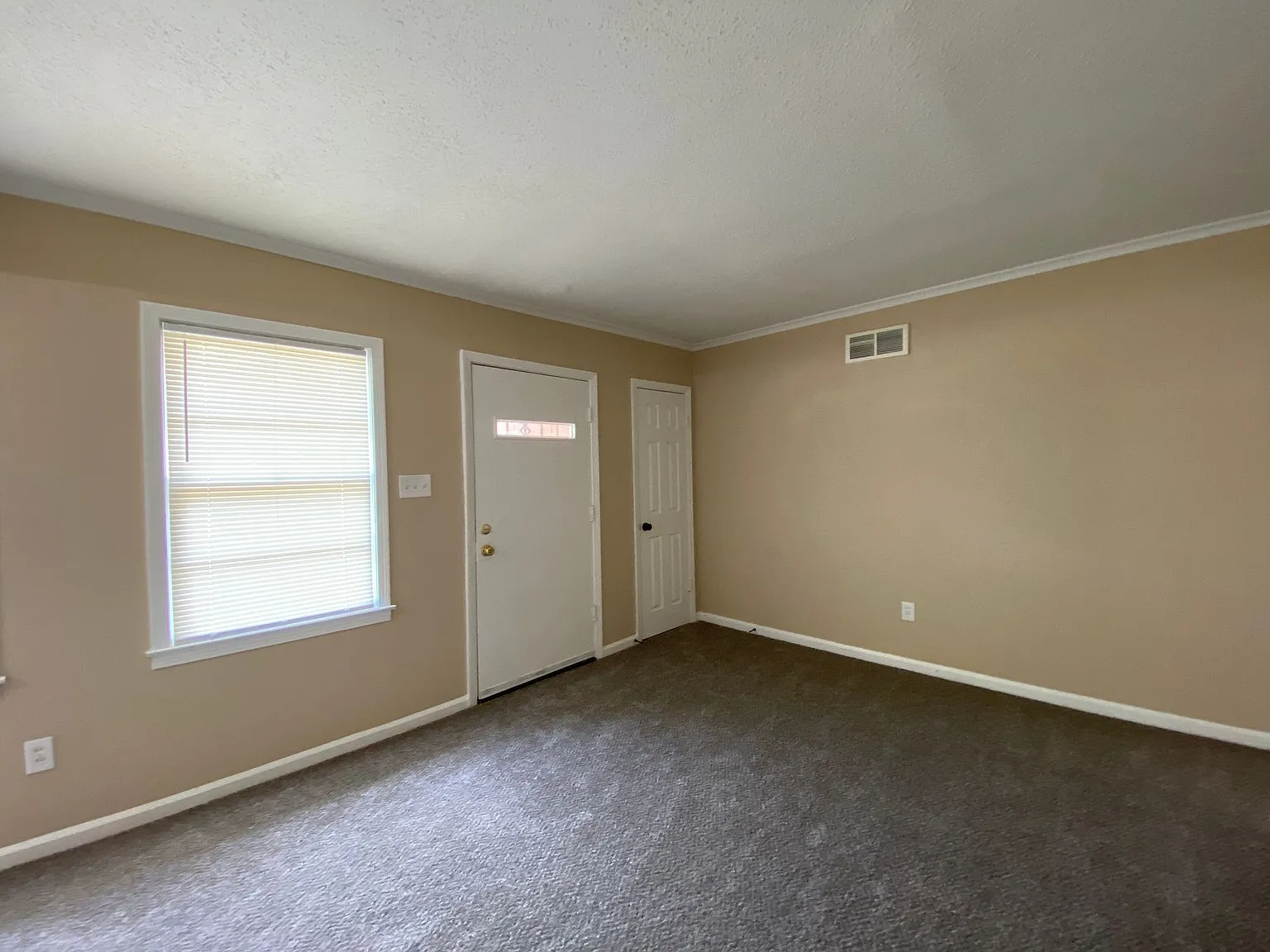 2169 Leyton Ave — Photo 3