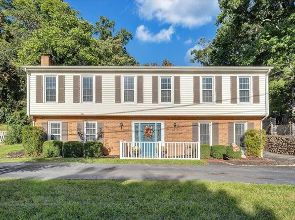 5840 Merriman Rd, Roanoke, VA 24018