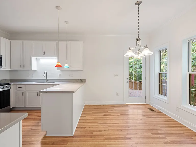 35 Cynthia Ln — Photo 4