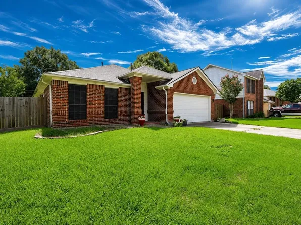 4525 Allegro Dr, Seabrook, TX 77586
