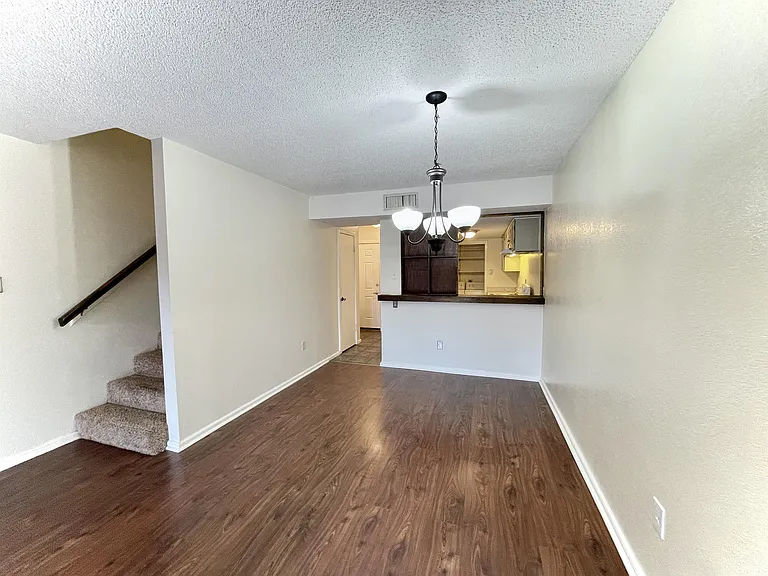 4345 Carter Creek Pkwy — Photo 2