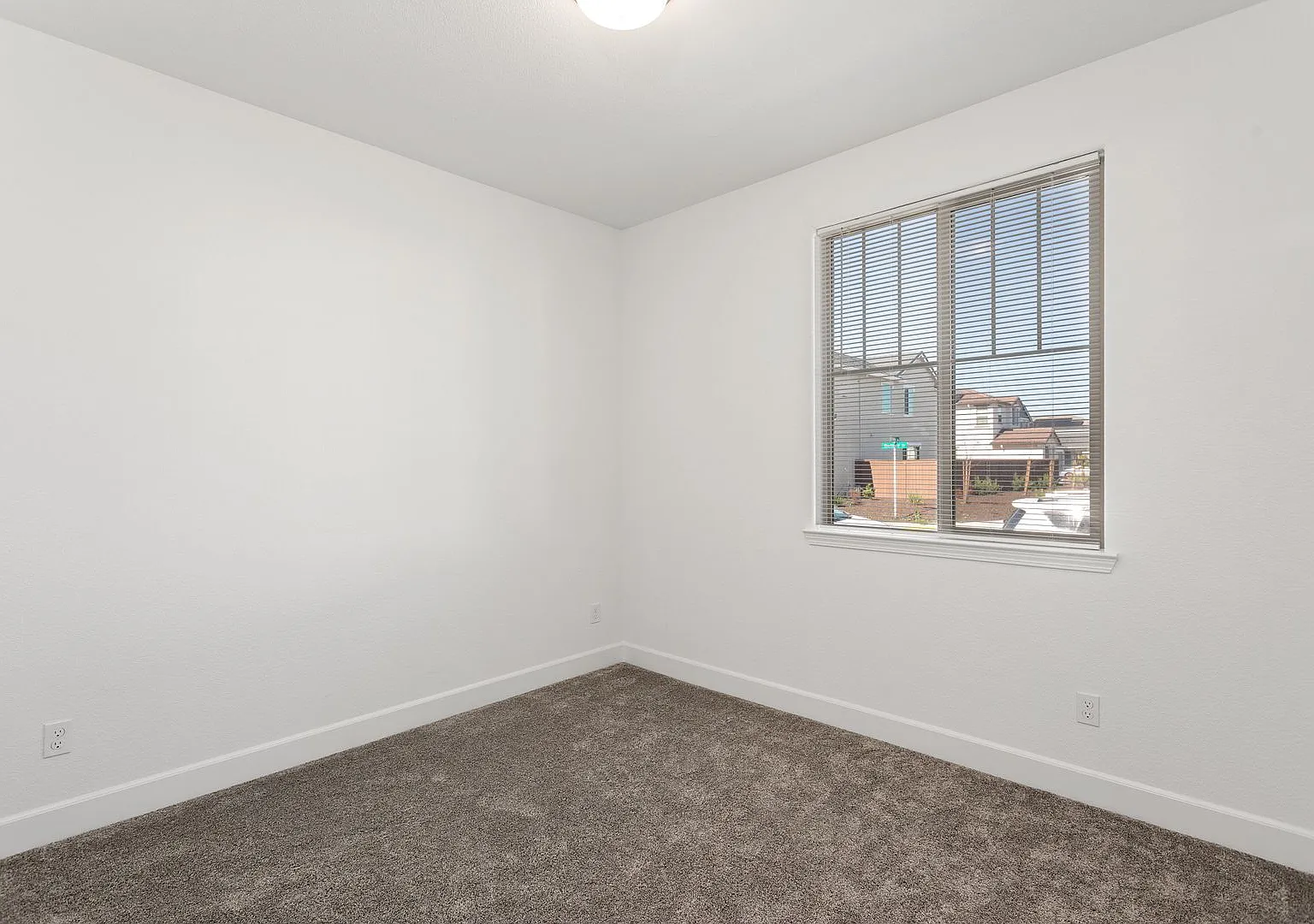 Gorgeous 1 Bed, 1 Bath Property — Photo 4