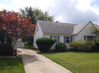 5006 N Barton Rd, Lyndhurst, OH 44124