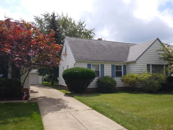 5006 N Barton Rd, Lyndhurst, OH 44124