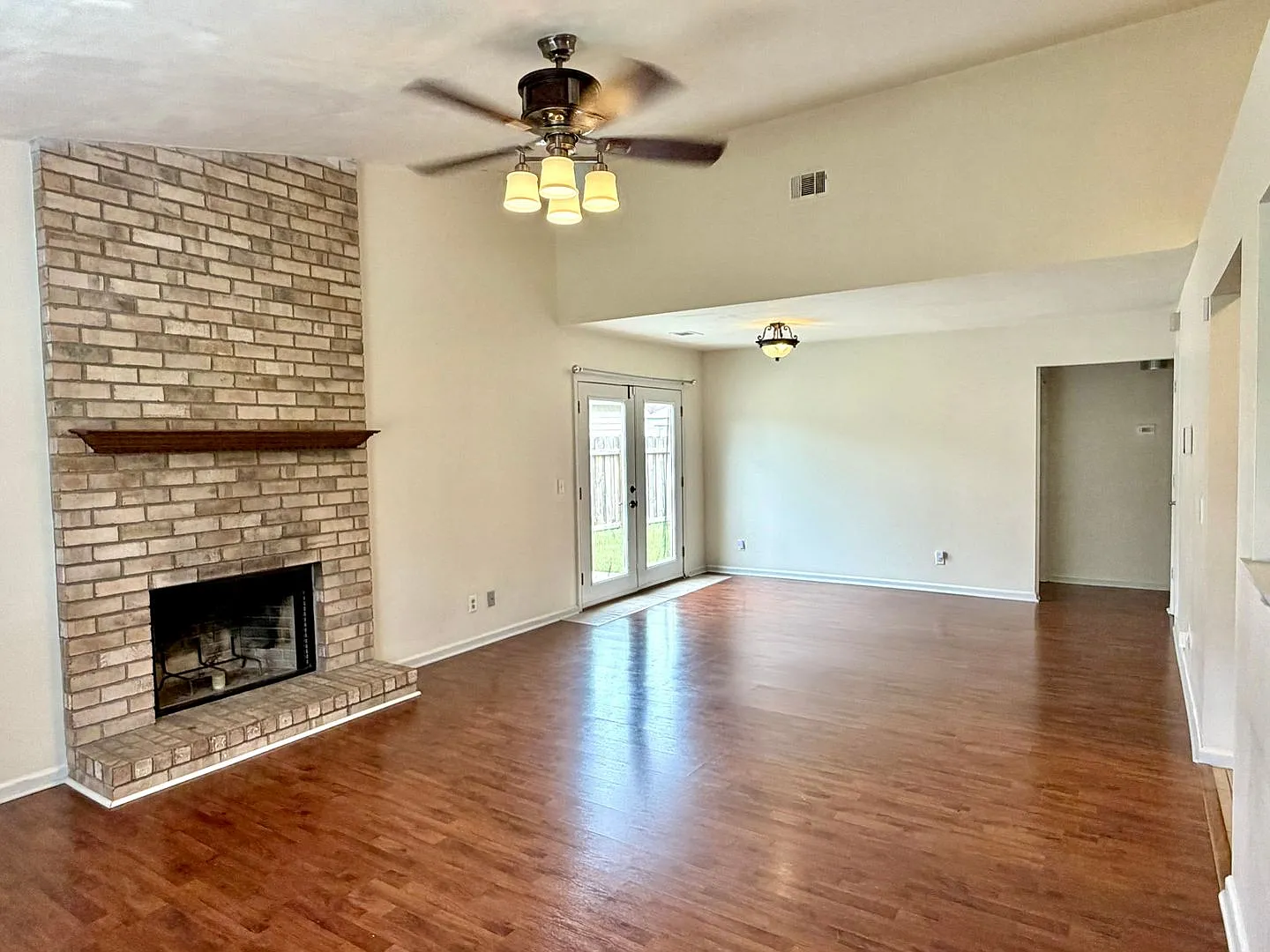3 Bed 2 Bath Home Located Off Quacco Road In Savannah! Available Now!! $1,000 Off First Full Mont... — Photo 2