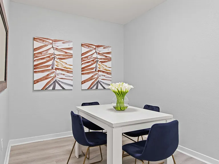 Elan Apartments — Photo 11