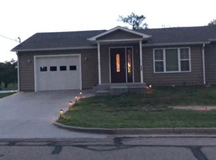 782 10th St, Phillipsburg, KS 67661