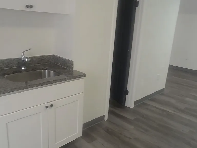 32 Sarah Ave — Photo 2