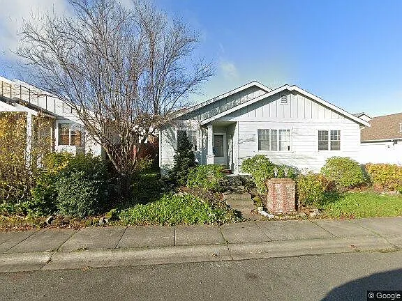 1055 NE Cordero Pl — Photo 1