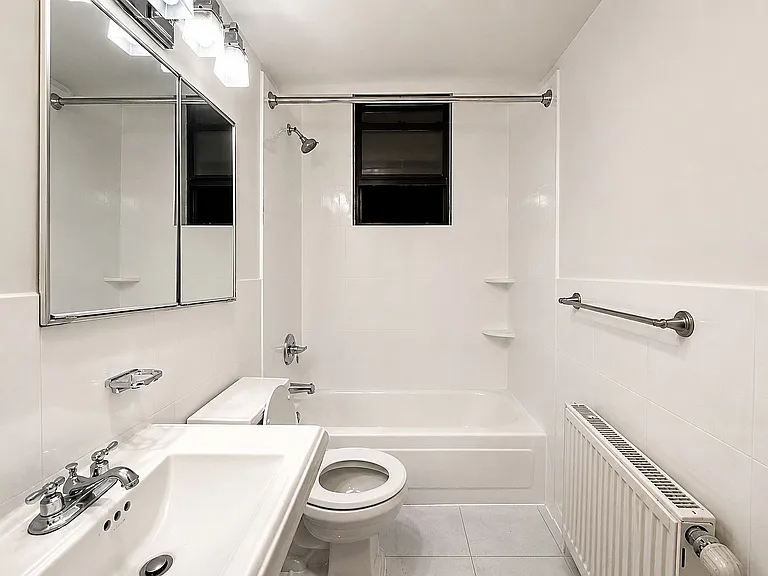 202 E 13th St #R3D — Photo 17