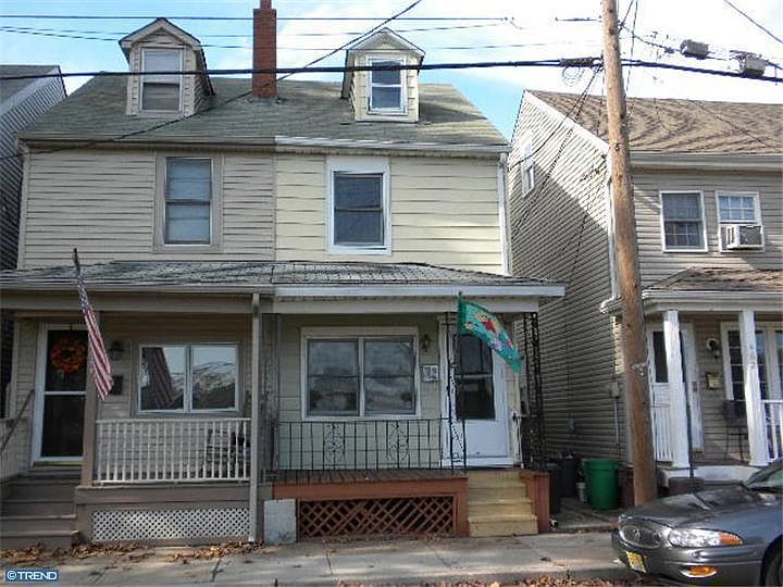 2nd image of 464 Logan St