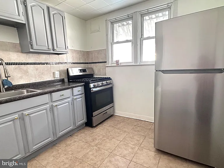 3948 Howland St — Photo 5