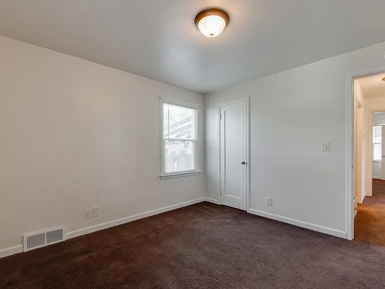 1504 W Kiernan Ave — Photo 15