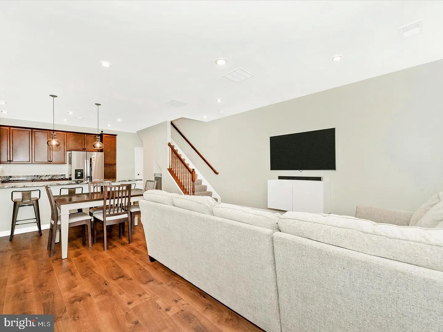 3 bed, 2.5 bath, 1711 sqft, $3,300 — Photo 4