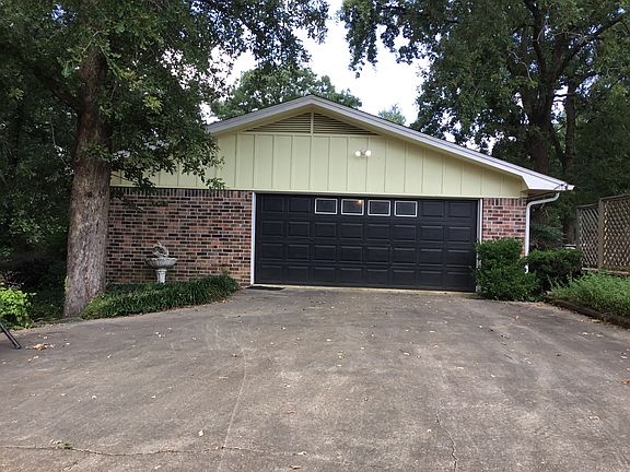 Attached 2 car garage