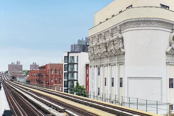 Rented by Bold New York | media 17