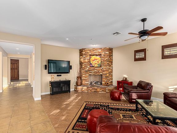 5th image of 5015 E Lucia Dr