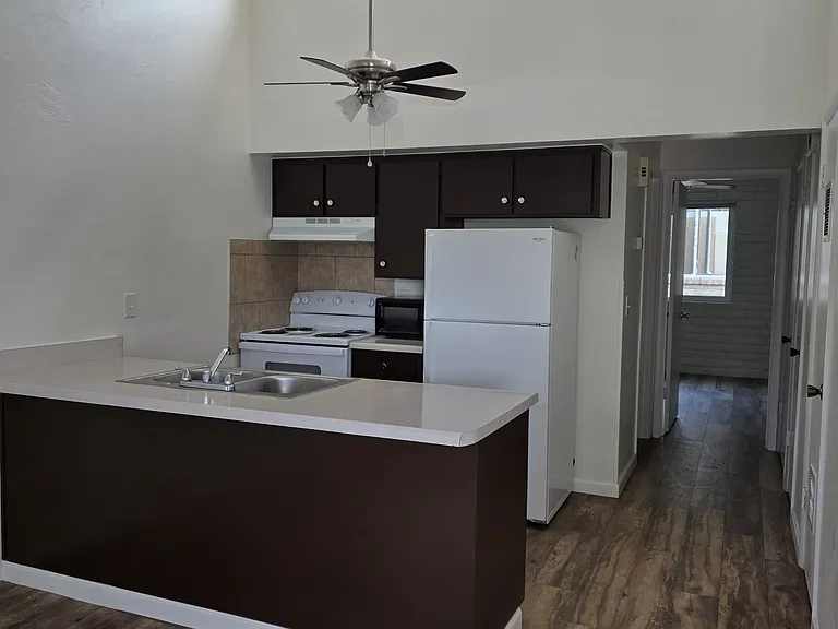602 1st St #A — Photo 2