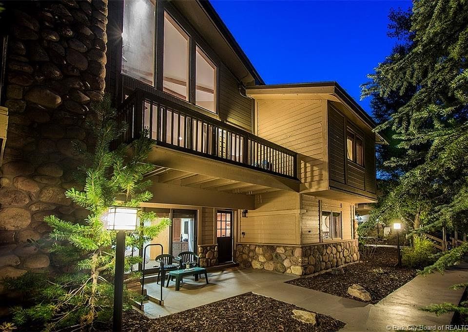 1st image of 1560 Deer Valley Dr