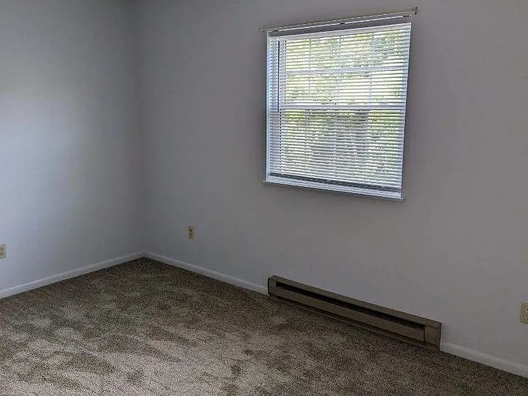191 Rockingham Dr E — Photo 6