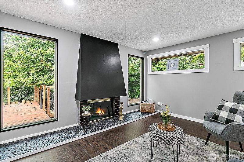 5th image of 9656 Beacon Avenue S