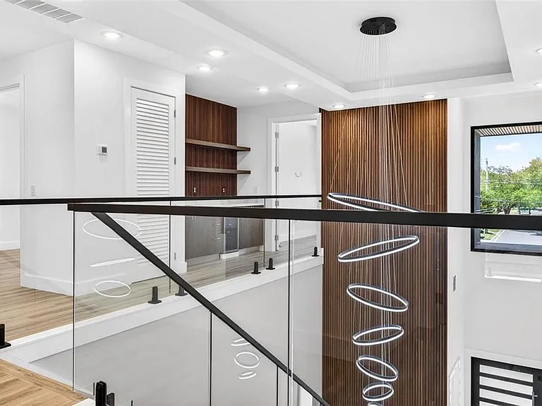 4426 W Euclid Ave — Photo 28