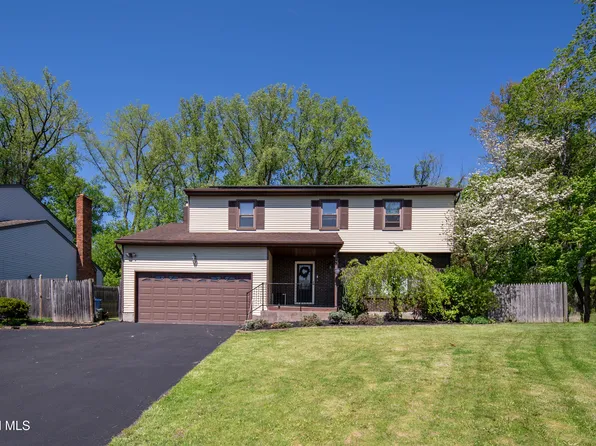 51 Aspen Circle, Albany, NY 12208