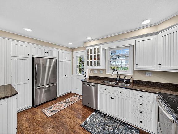 4th image of 20775 Decatur St