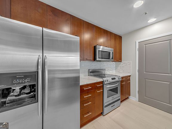 3rd image of 3324 Peachtree Rd NE Unit 1401