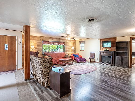 2nd image of 5609 Shady Ln