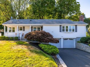 3 Yale Cir, Bloomfield, CT 06002