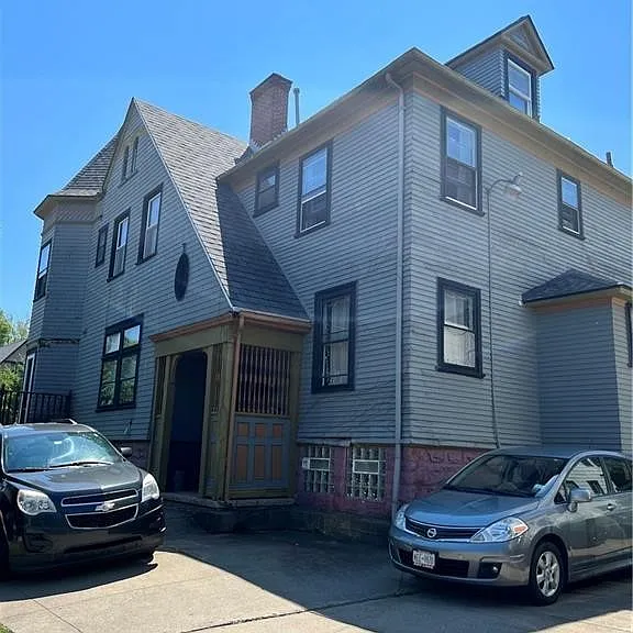 590 Richmond Ave — Photo 3