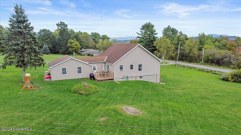3rd image of 112 Quaker Hill Road