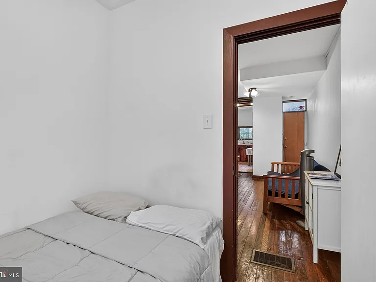 4107 Ludlow St — Photo 9