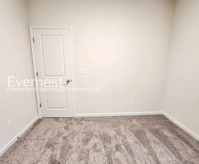 212 Venture Dr — Photo 9