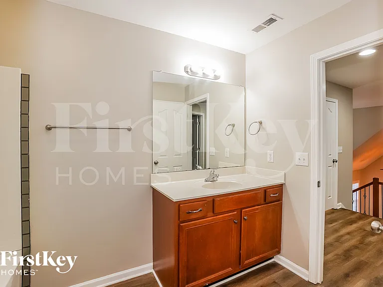 850 Samantha Ln — Photo 17
