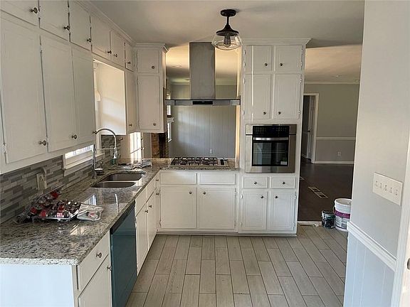 5th image of 2329 Valley Way