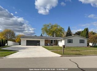 1410 S 7th St, De Pere, WI 54115