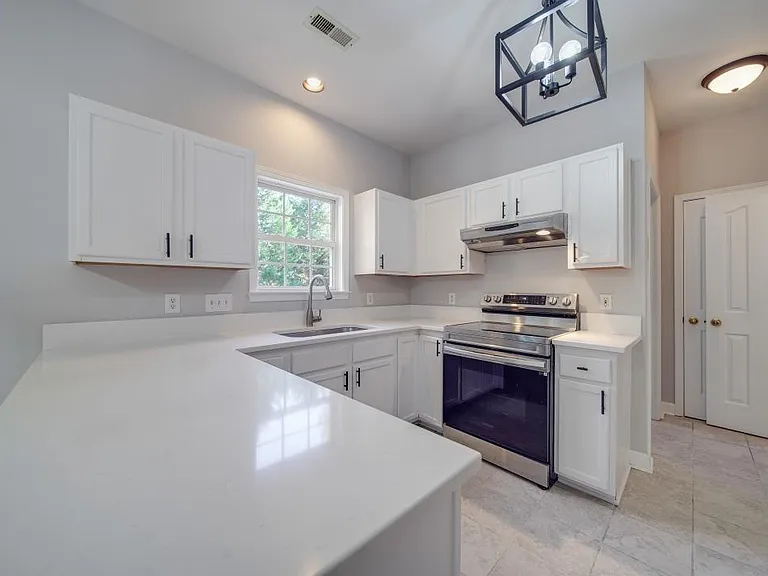 15005 Rothesay Dr — Photo 3