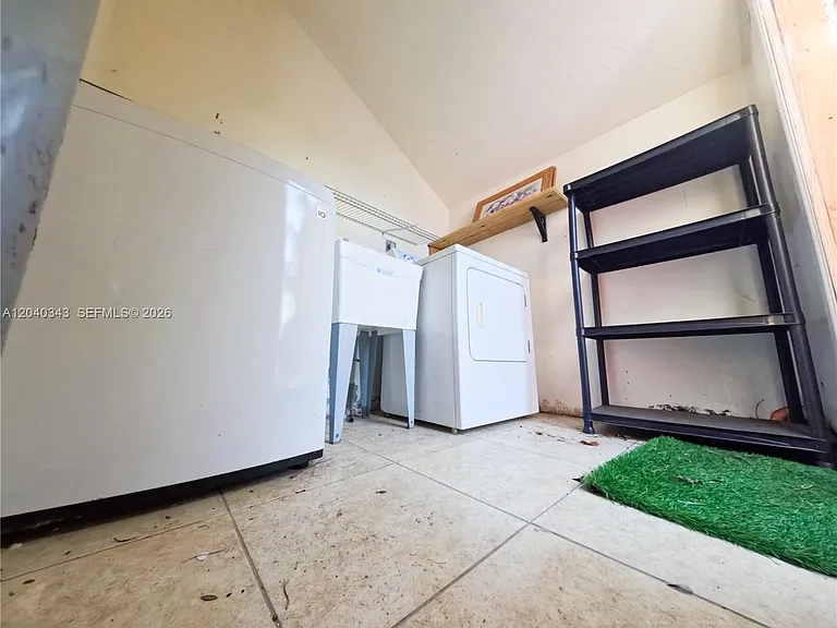 2218 N Harding St — Photo 92