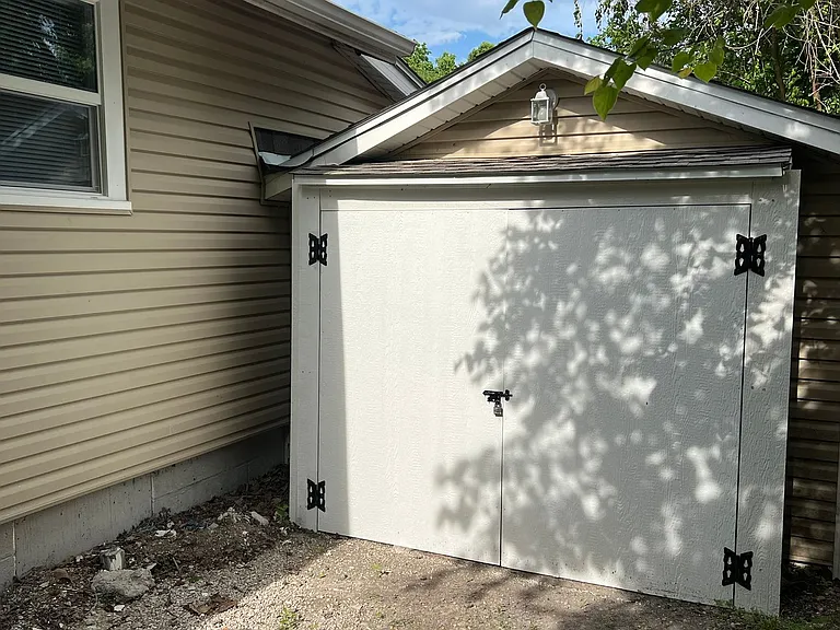 1223 N Sherman Ave — Photo 17