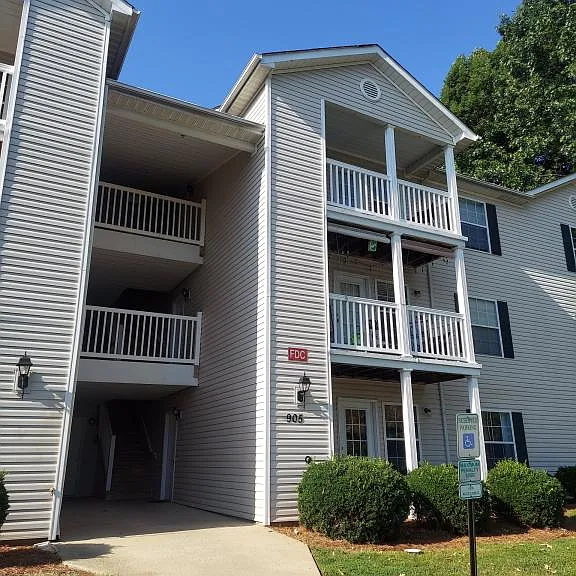 905 Hanahan Ct — Photo 1