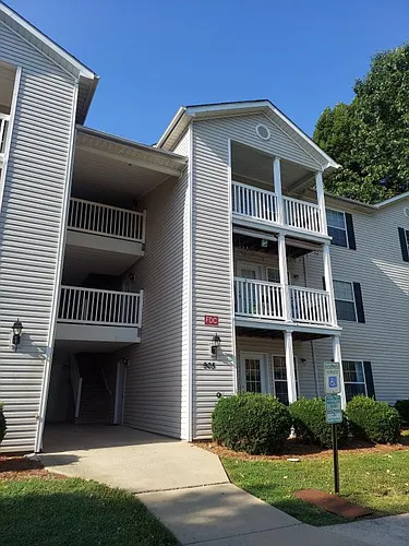 905 Hanahan Ct Photo 1