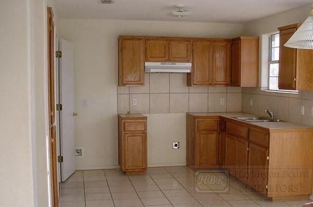 2nd image of 1921 Vista Verde Cir W