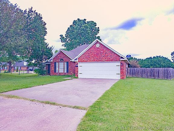 3rd image of 2704 Forrest Cir