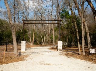 12608 Red Hill Rd, Hearne, TX 77859