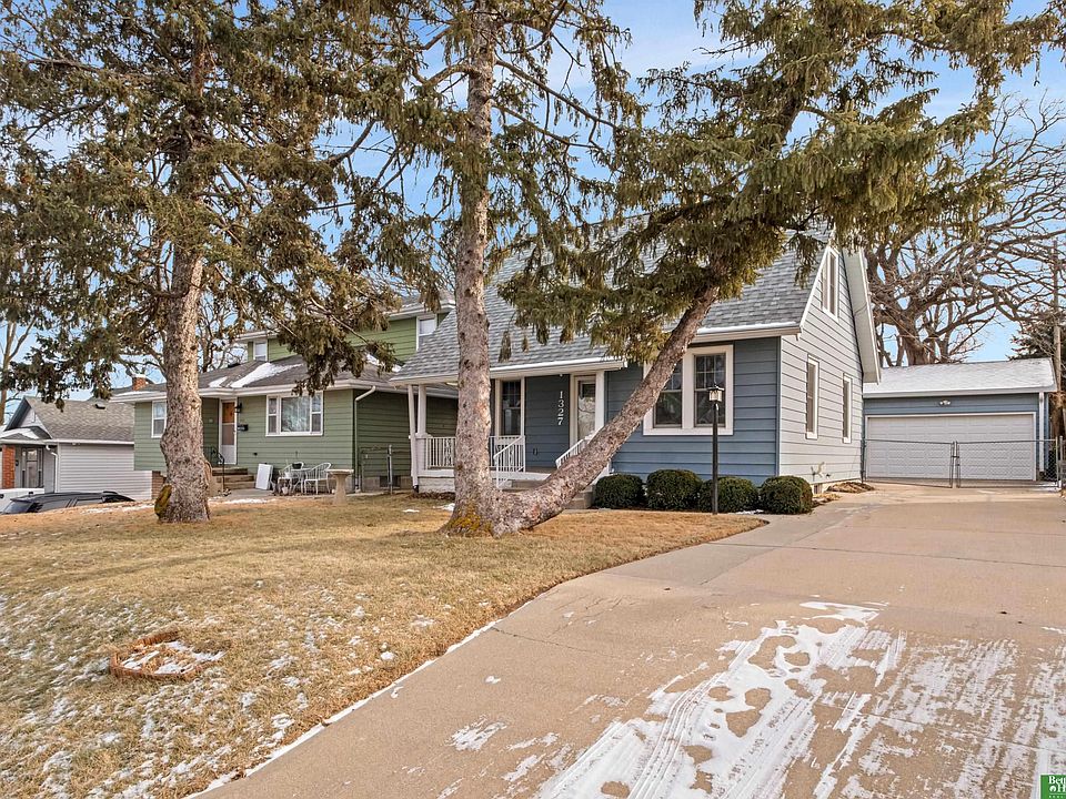 1327 Z St, Omaha, NE 68107 | Zillow