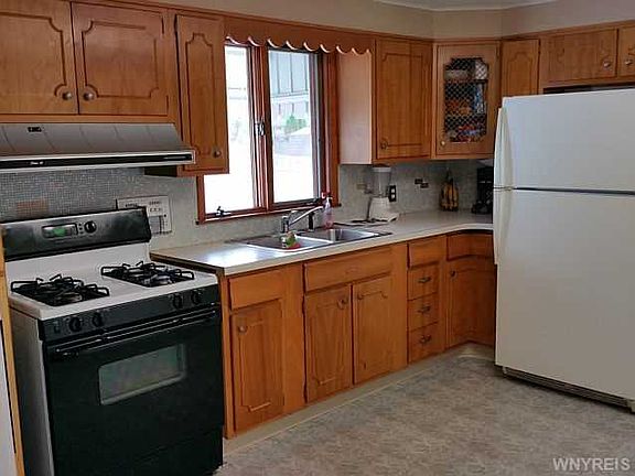 5th image of 23 Midland Ave