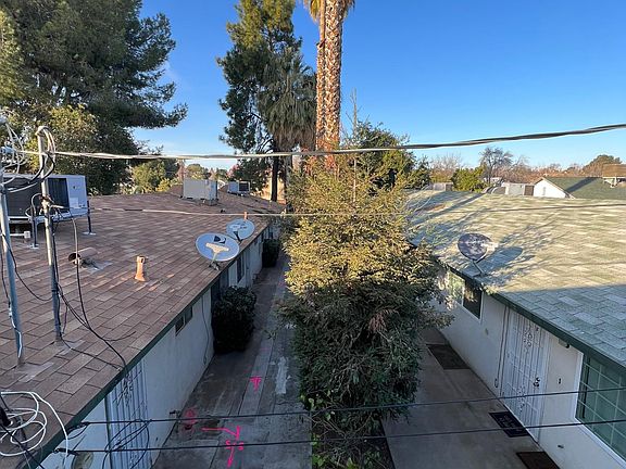 Views of the middle yard