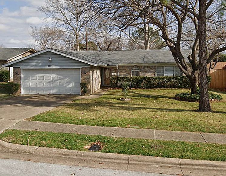 1st image of 700 Lamar Dr